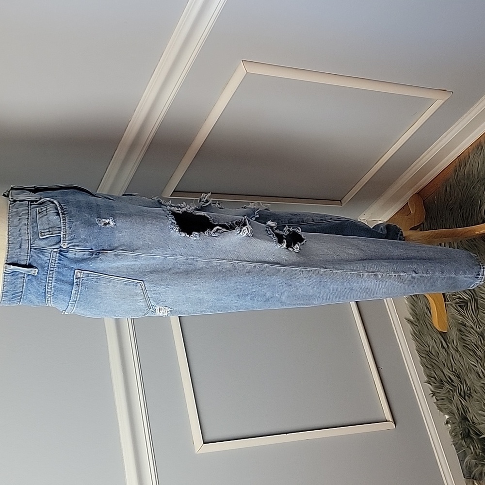 BDG | URBAN OUTFITTERS Mom High Rise Distressed Destroyed Light Wash Jeans 28‎ - Picture 4 of 9